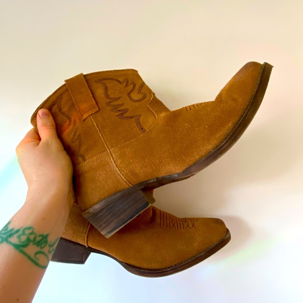 NEW leather ( man made) women’s Roper ankle cowboy boots